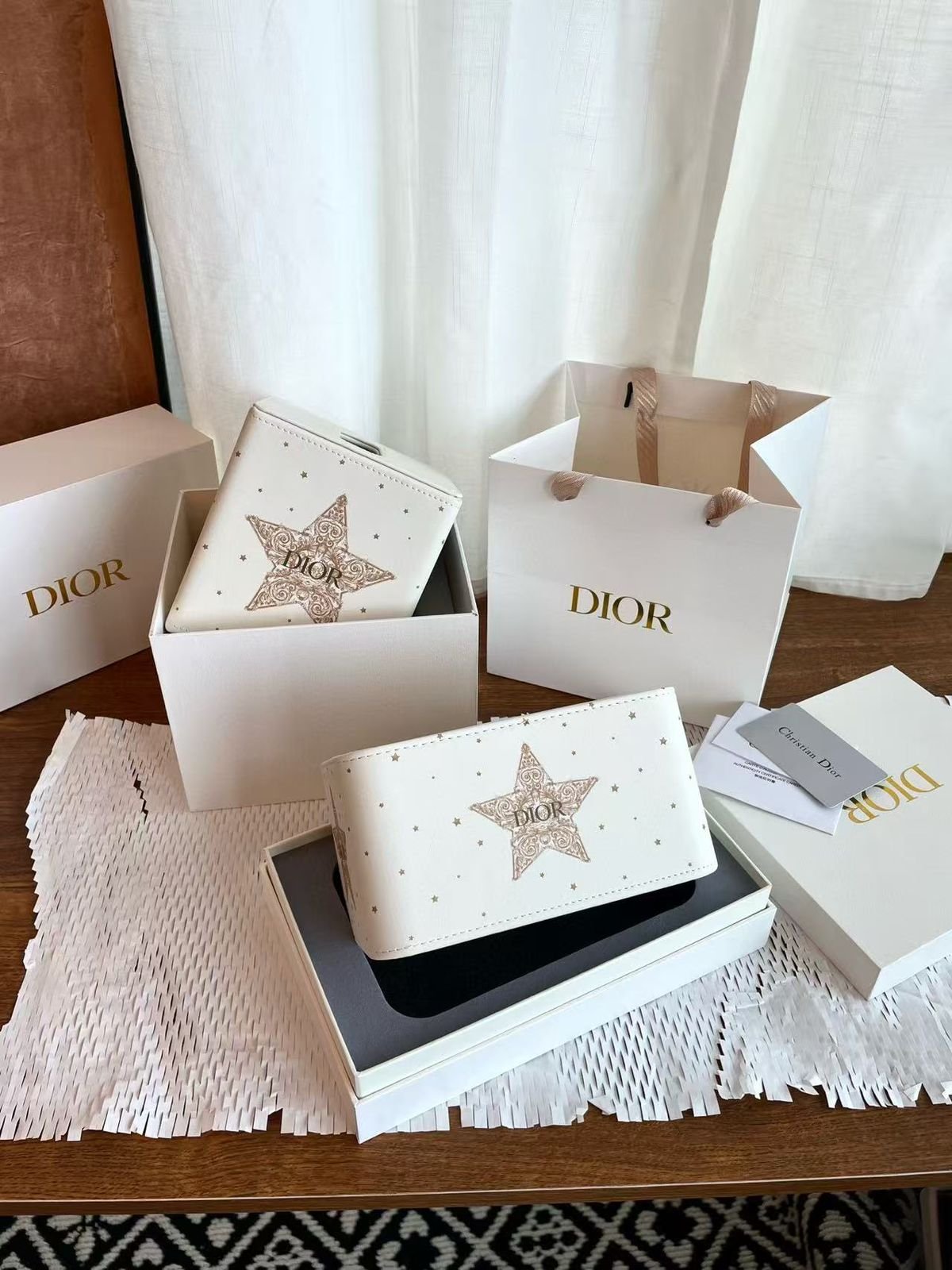 single Tissue box available with four different designs. - Dior Antiques | Aleppo Gift UAE